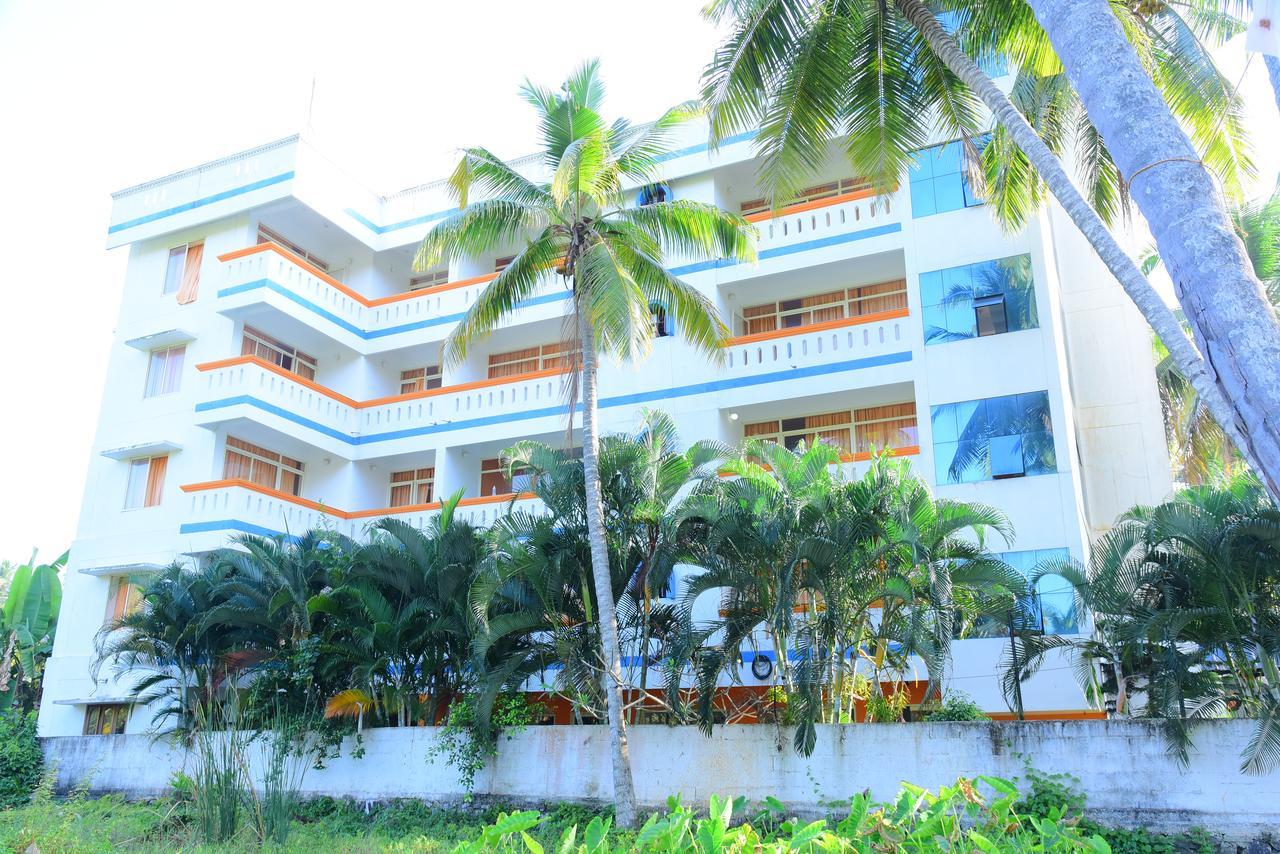 Ocean Bay Ayurvedic Beach Resort Kovalam Buitenkant foto