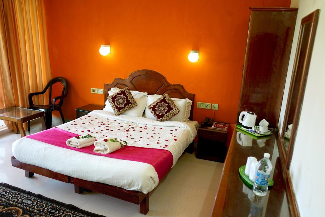 Ocean Bay Ayurvedic Beach Resort Kovalam Buitenkant foto
